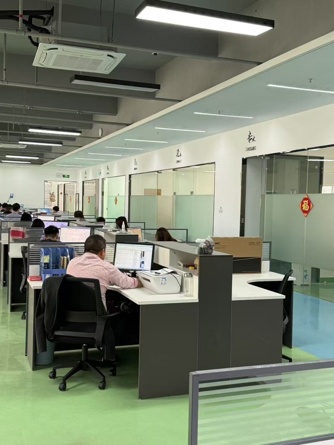喬遷新址，智啟未來——耀萊充充電樁制造基地戰(zhàn)略升級(jí)，開啟綠色能源新篇章-汽車充電樁_充電樁生產(chǎn)_充電樁廠家_深圳耀萊充新能源科技有限公司